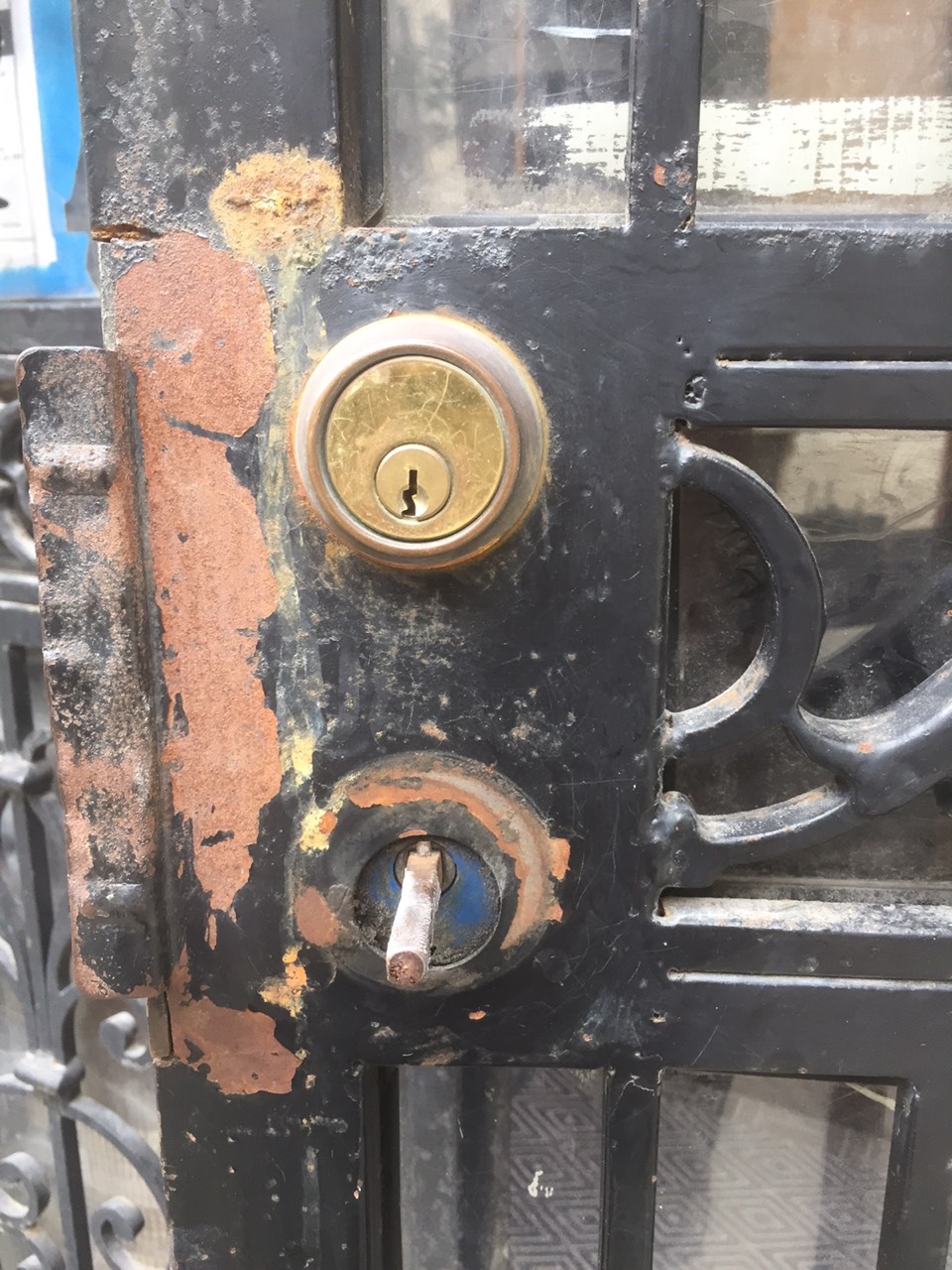 Security gate BEFORE locks replacement